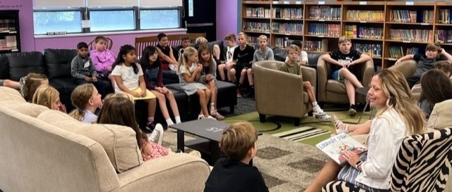 JHIS students in Media Center