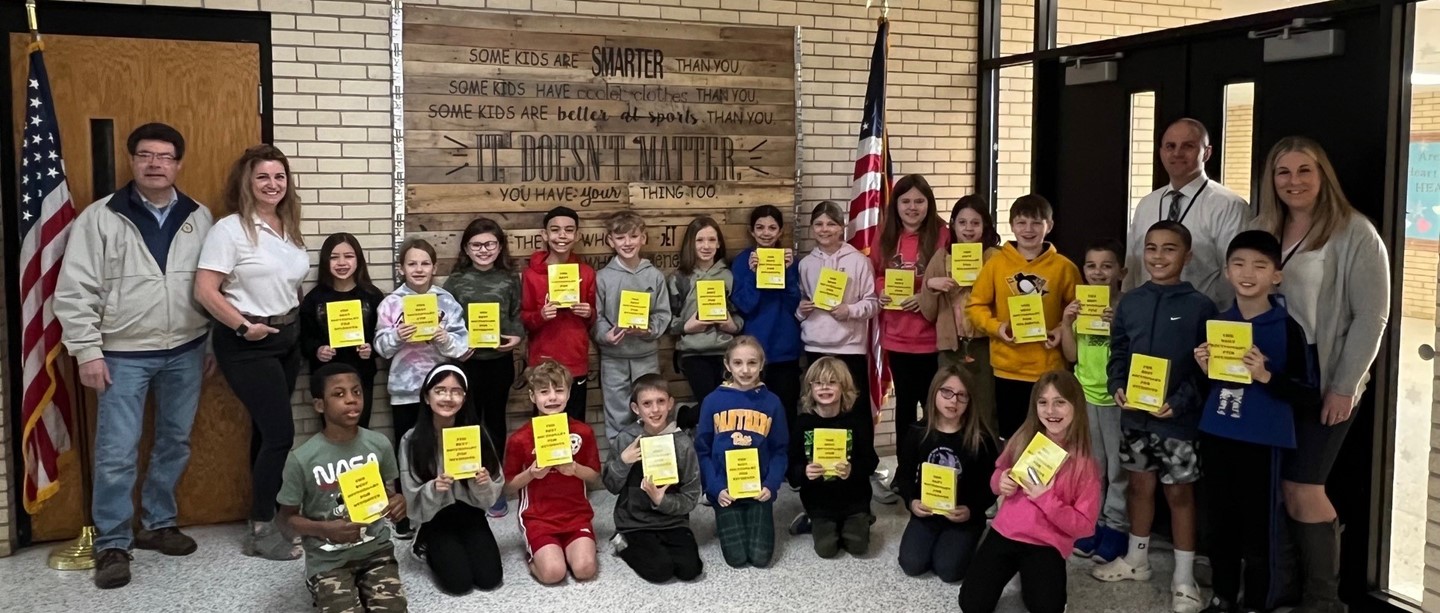 JHIS students receive dictionaries from PH Rotary